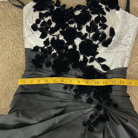 MONISHA BLACK SILVER TOP 3D FLORAL GOWM DRESS SIZE 8 - Picture 14 of 16